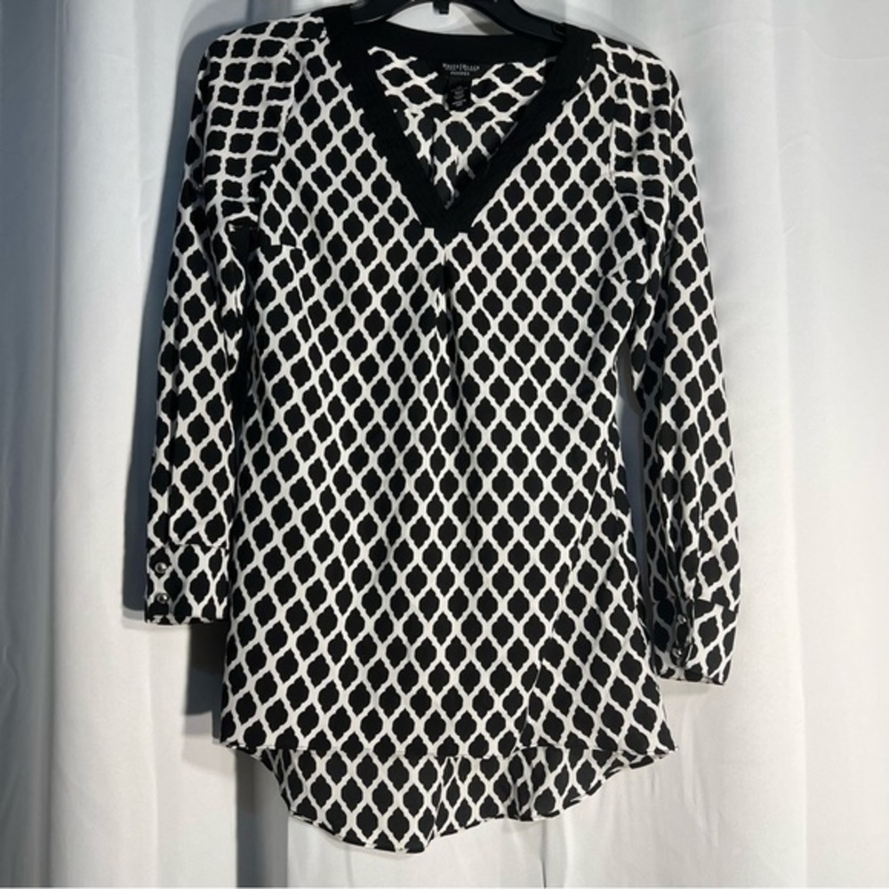 Chic White House Black Market Cross Stripe Top -RollUp Sleeves Timeless Elegance